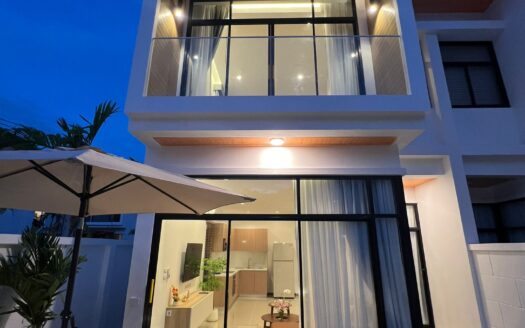 Modern 3 bedrooms Twin Pool Villa in Kamala