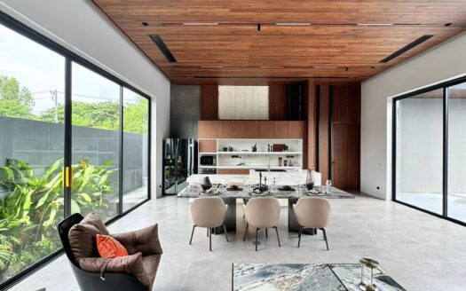 Luxury Pool Villa 4 bedrooms in Palai – Chalong