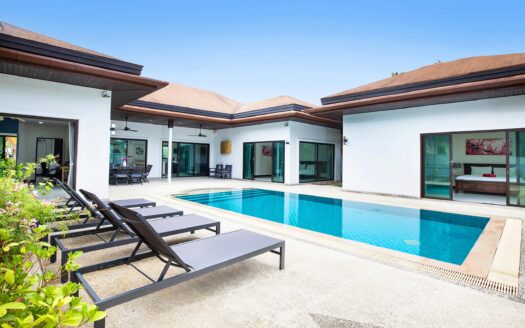 Traditional Pool Villa 3 bedrooms in Rawai – Kokyang