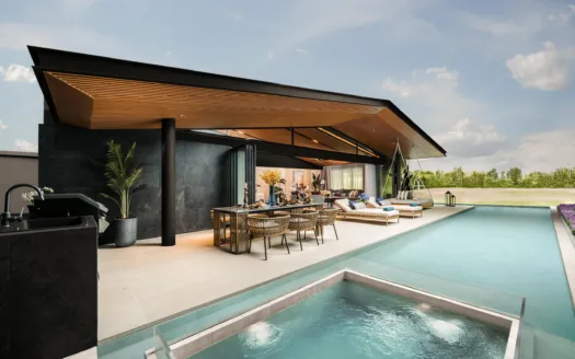 Lakefront Villa in Laguna