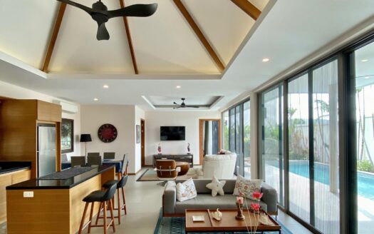 Private 3 bedrooms Pool Villa in Rawai