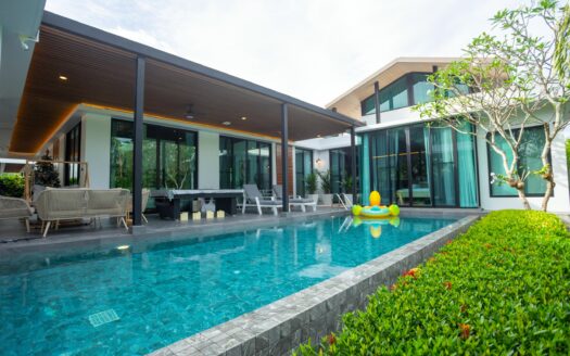 Modern Luxury 4 Bedrooms Pool Villa in Rawai – Nai Harn