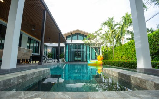 Modern Luxury 4 Bedrooms Pool Villa in Rawai – Nai Harn